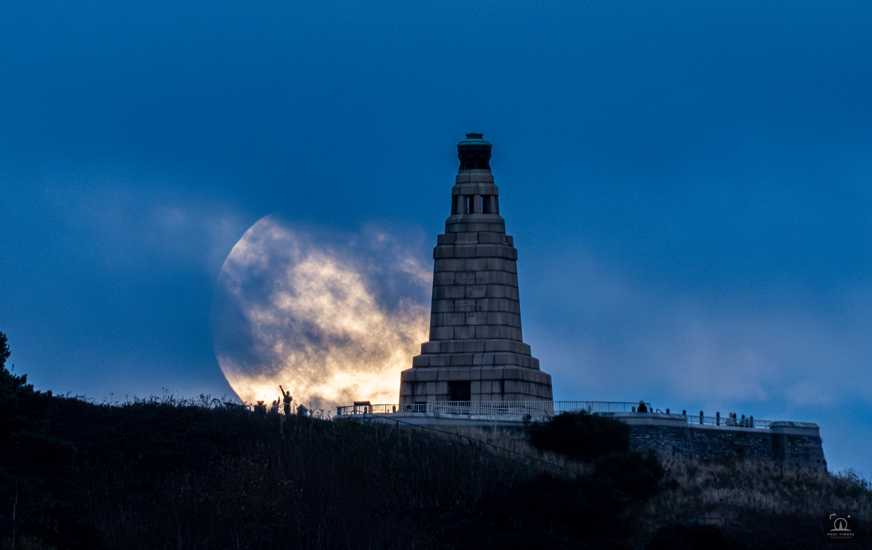 Dundee Law moonrise